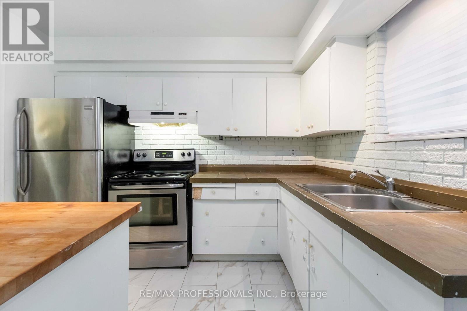 21 Caulfield Road, Toronto, Ontario  M9W 1X1 - Photo 7 - W12179137