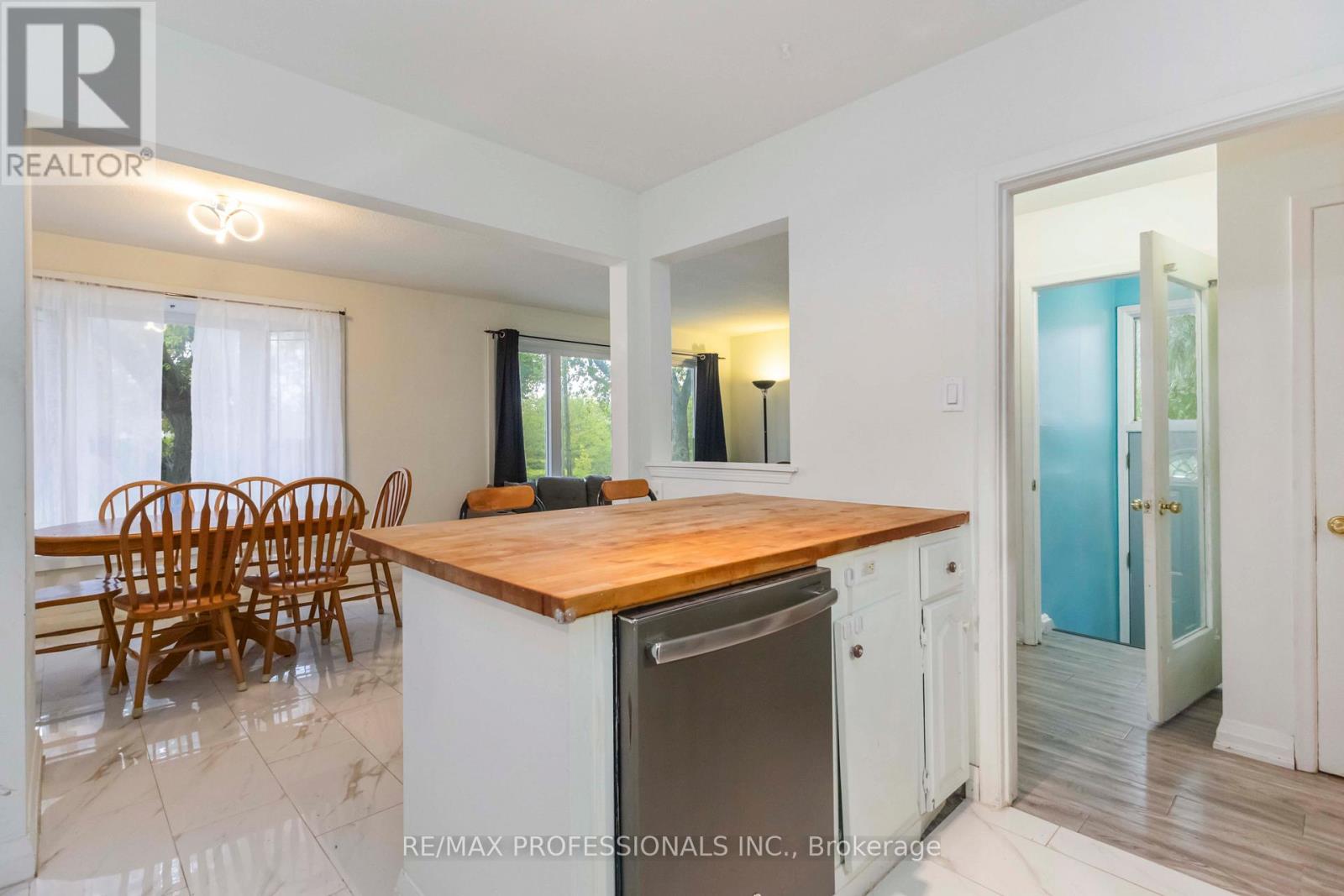 21 Caulfield Road, Toronto, Ontario  M9W 1X1 - Photo 9 - W12179137