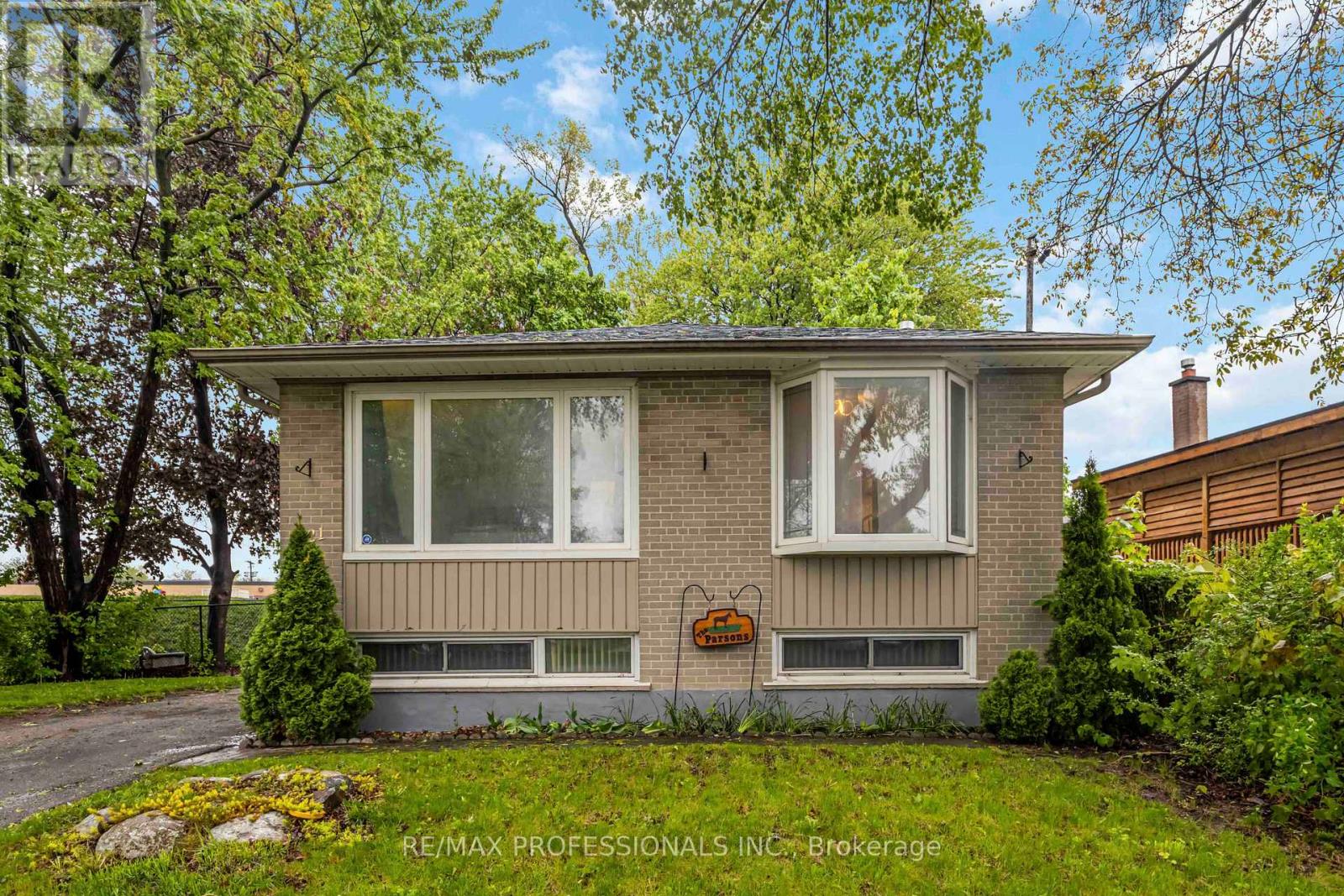 21 CAULFIELD ROAD, Toronto, Ontario