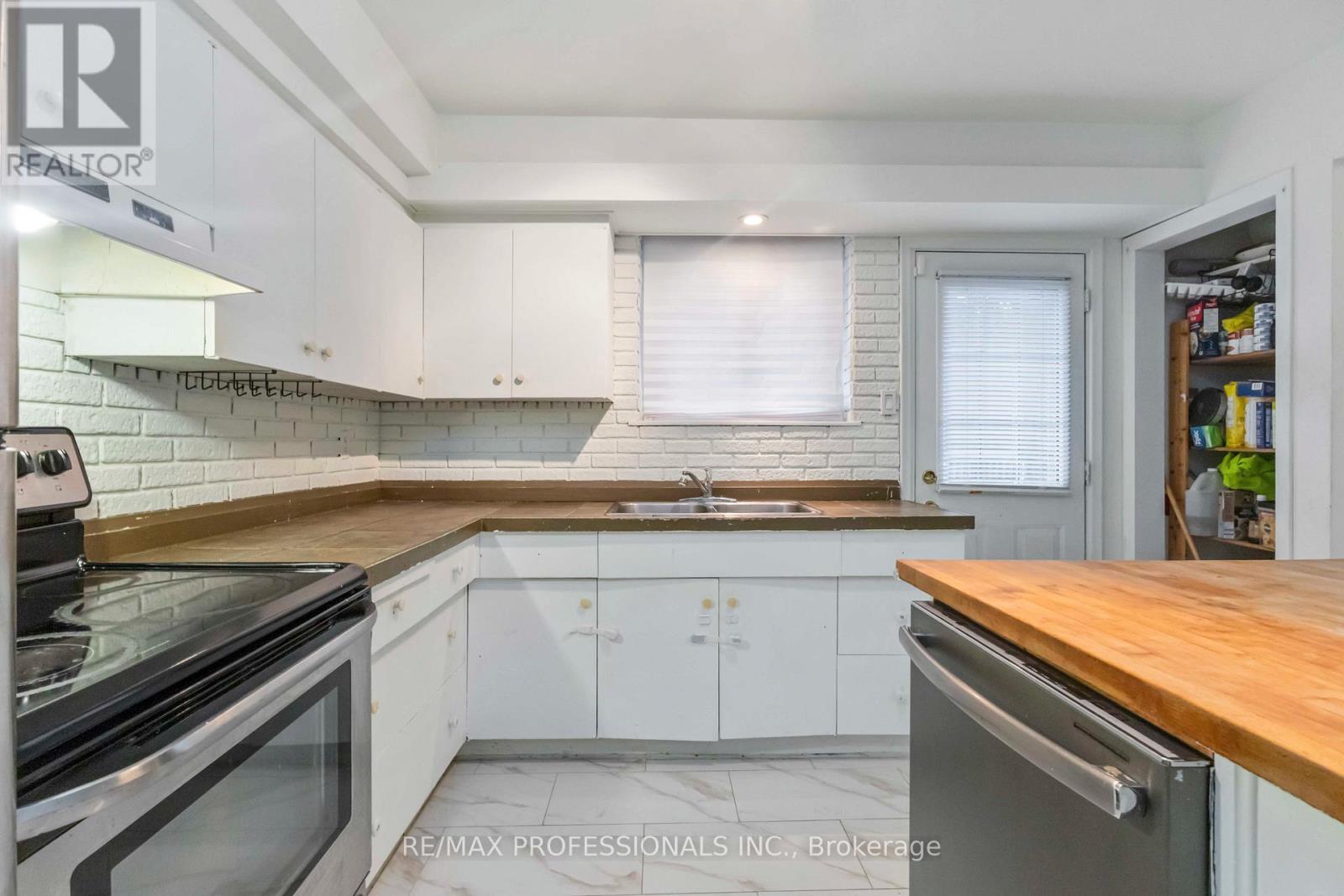 21 Caulfield Road, Toronto, Ontario  M9W 1X1 - Photo 10 - W12179137