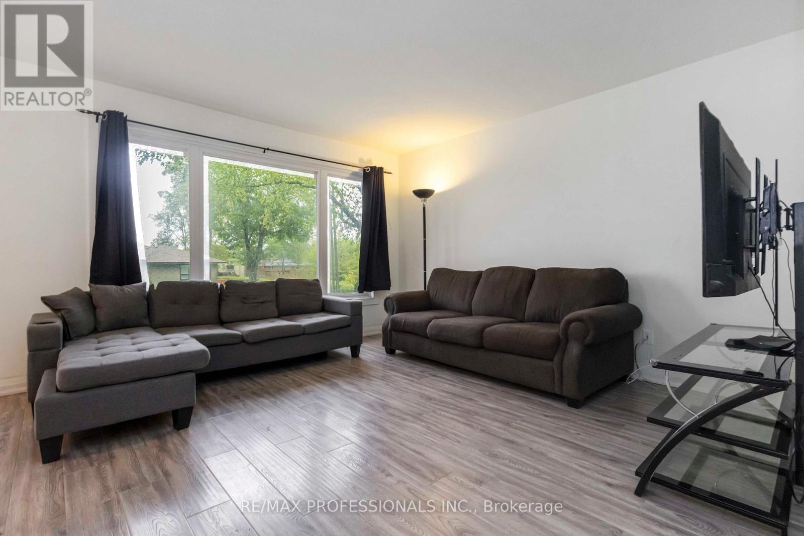 21 Caulfield Road, Toronto, Ontario  M9W 1X1 - Photo 2 - W12179137