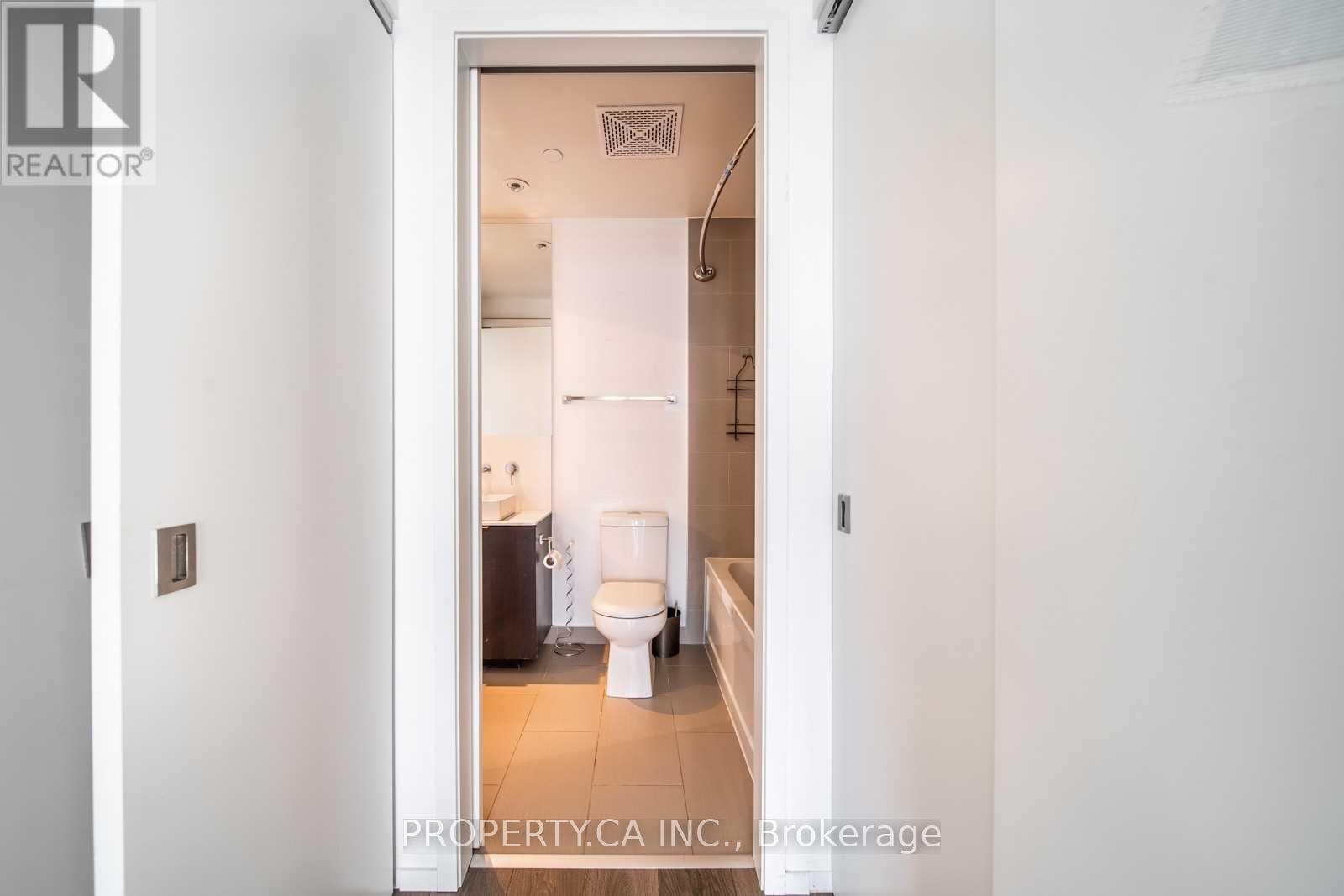 2002 - 159 Dundas Street E, Toronto, Ontario  M5B 0A9 - Photo 18 - C12554548