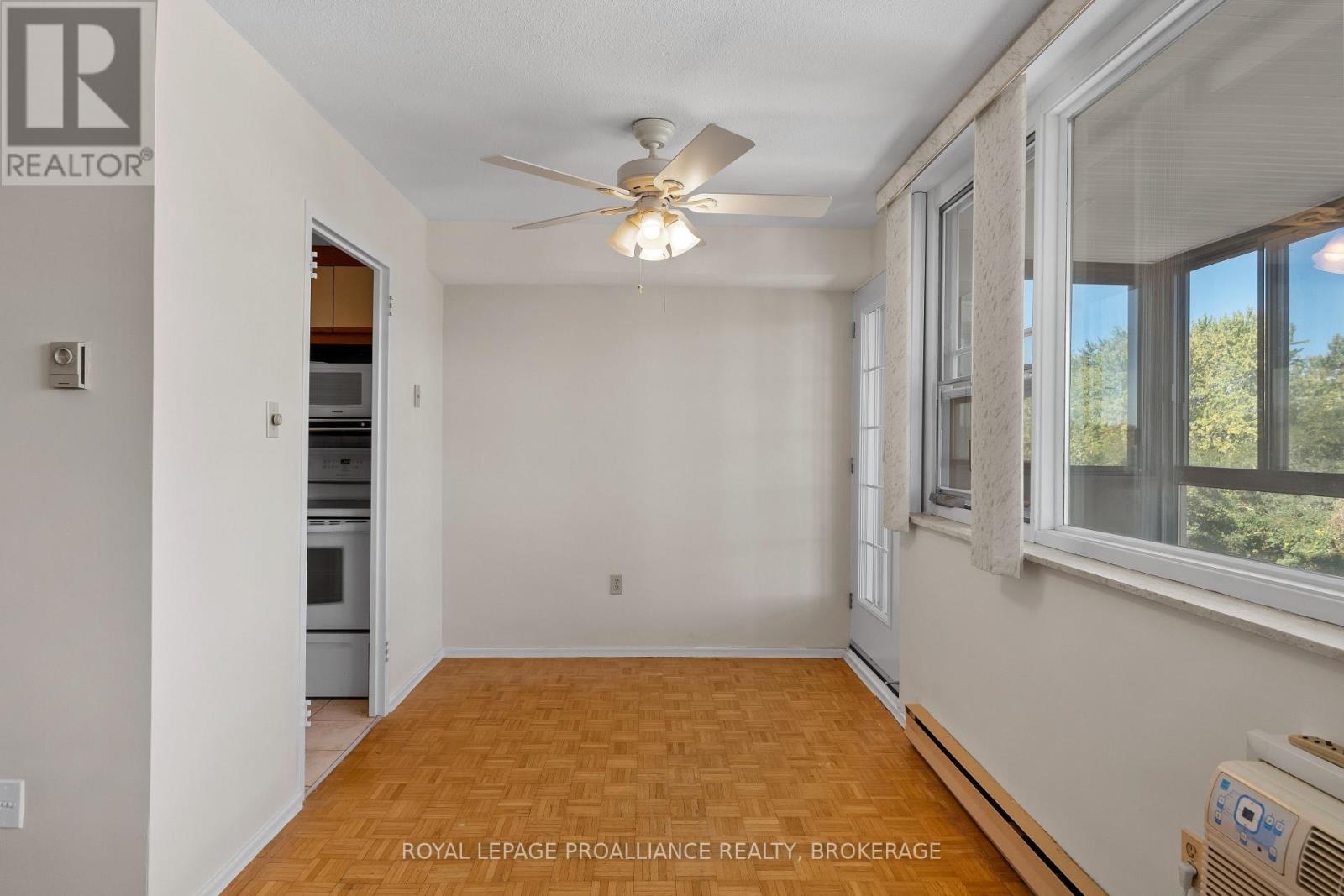 501 - 2 Mowat Avenue, Kingston, Ontario K7M 1K1 - Photo 14 - X12554678