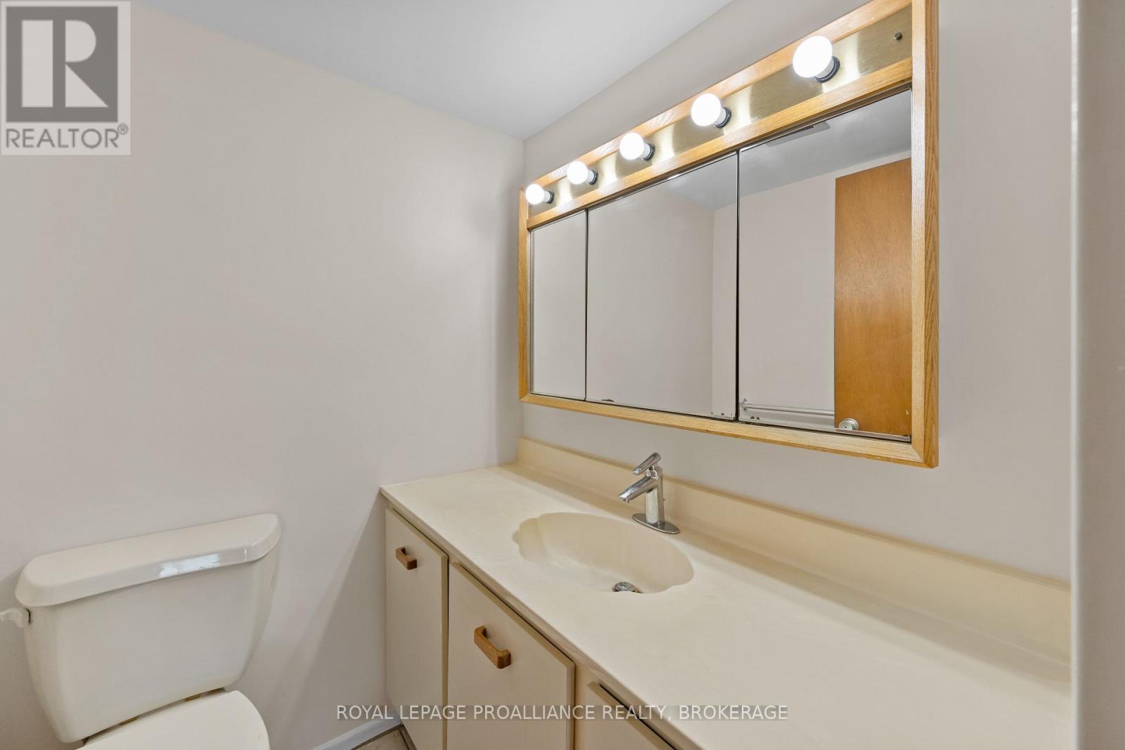 501 - 2 Mowat Avenue, Kingston, Ontario K7M 1K1 - Photo 27 - X12554678