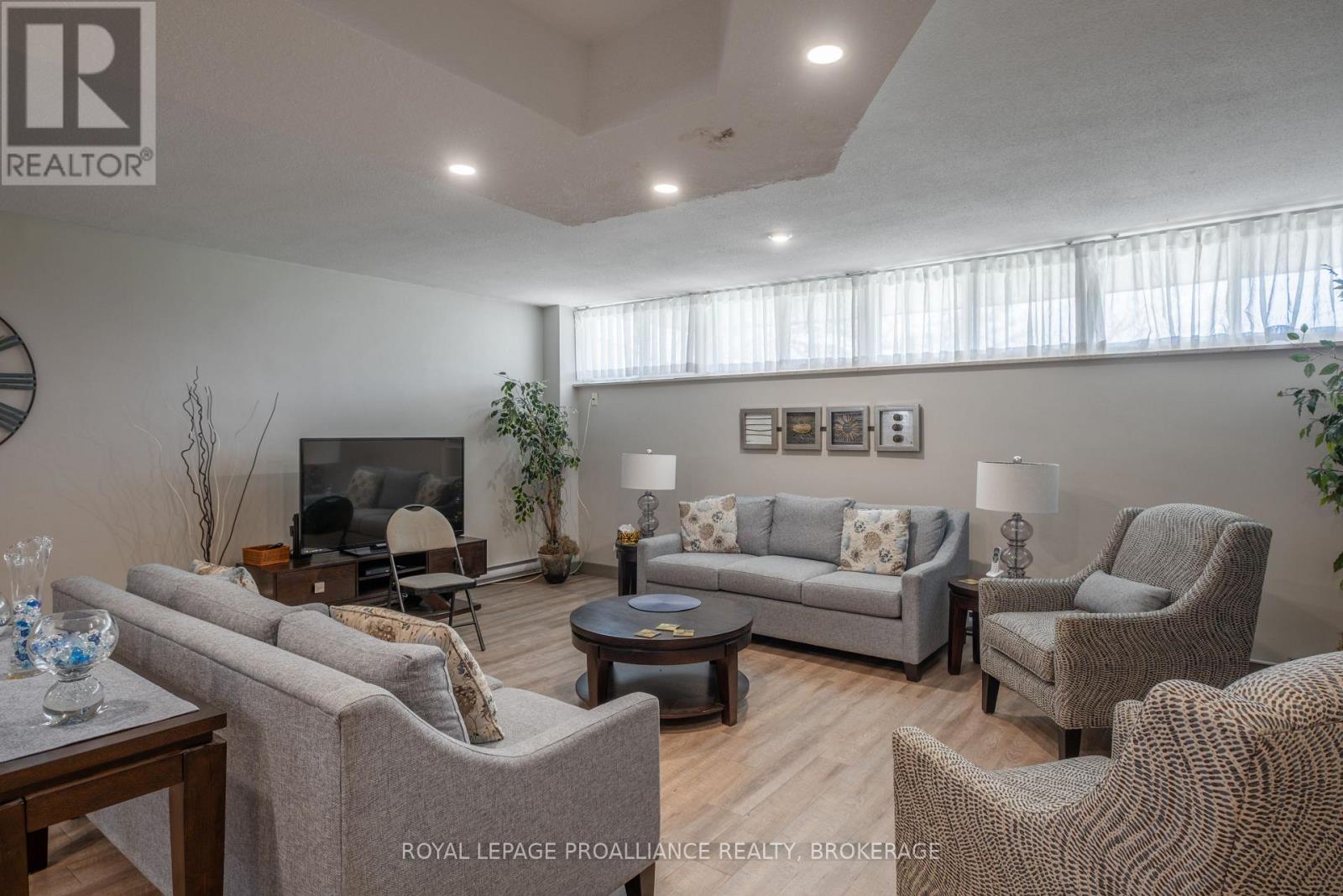 501 - 2 Mowat Avenue, Kingston, Ontario K7M 1K1 - Photo 34 - X12554678