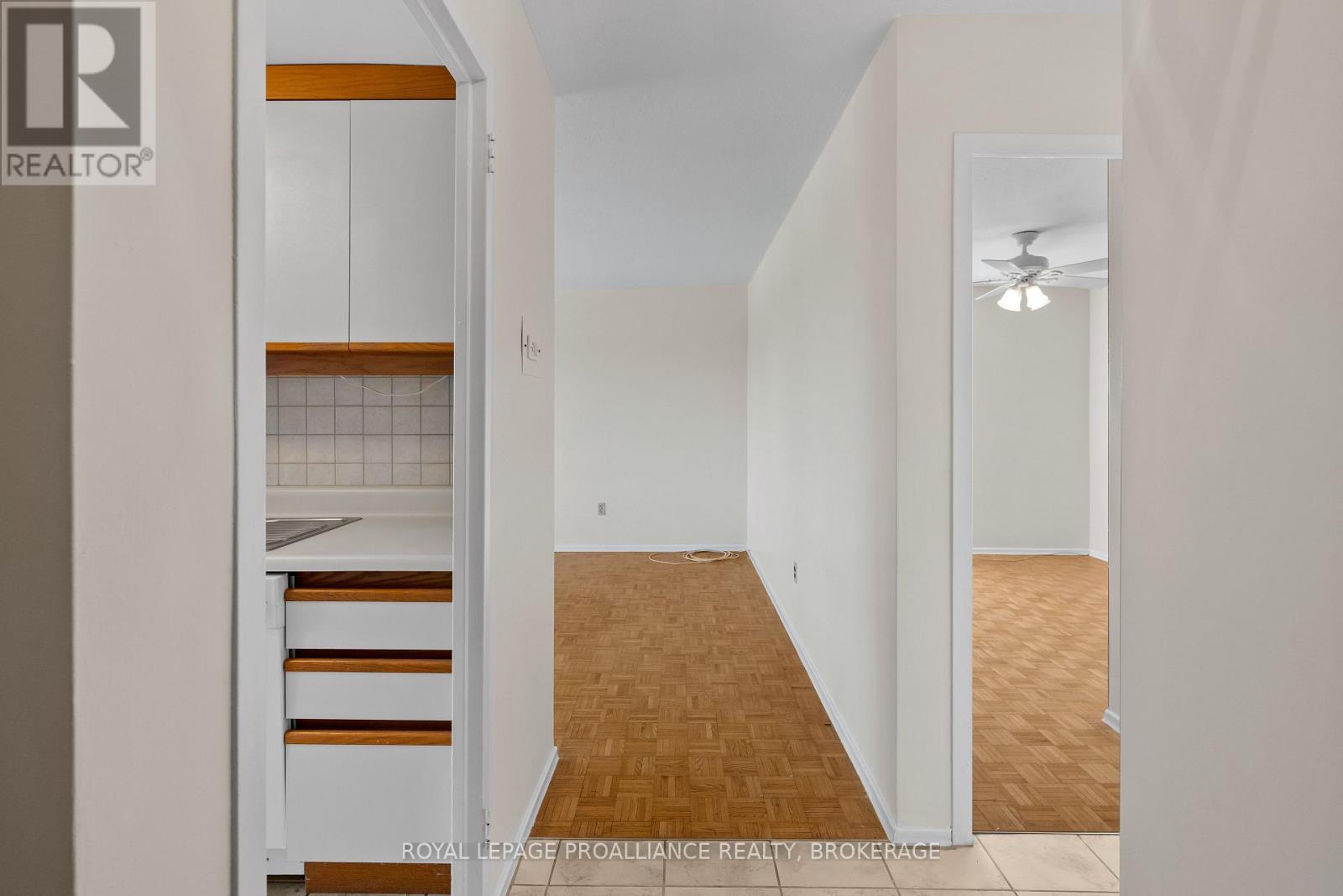 501 - 2 Mowat Avenue, Kingston, Ontario K7M 1K1 - Photo 4 - X12554678