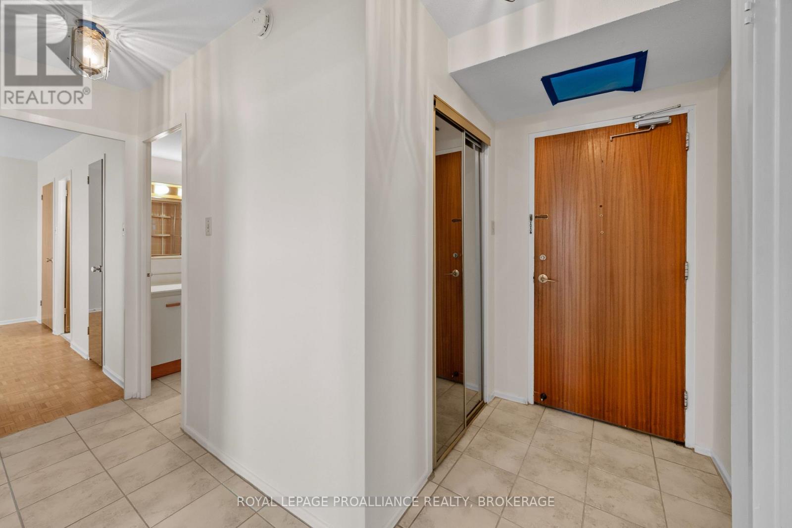 501 - 2 Mowat Avenue, Kingston, Ontario K7M 1K1 - Photo 5 - X12554678