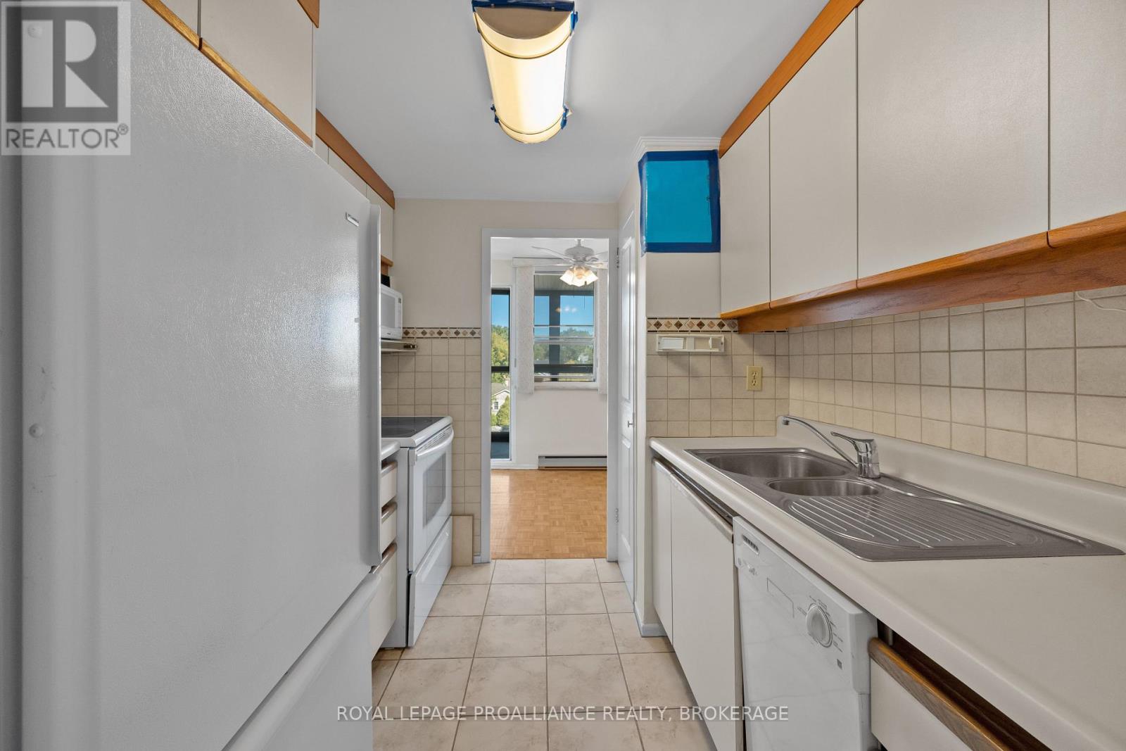 501 - 2 Mowat Avenue, Kingston, Ontario K7M 1K1 - Photo 6 - X12554678