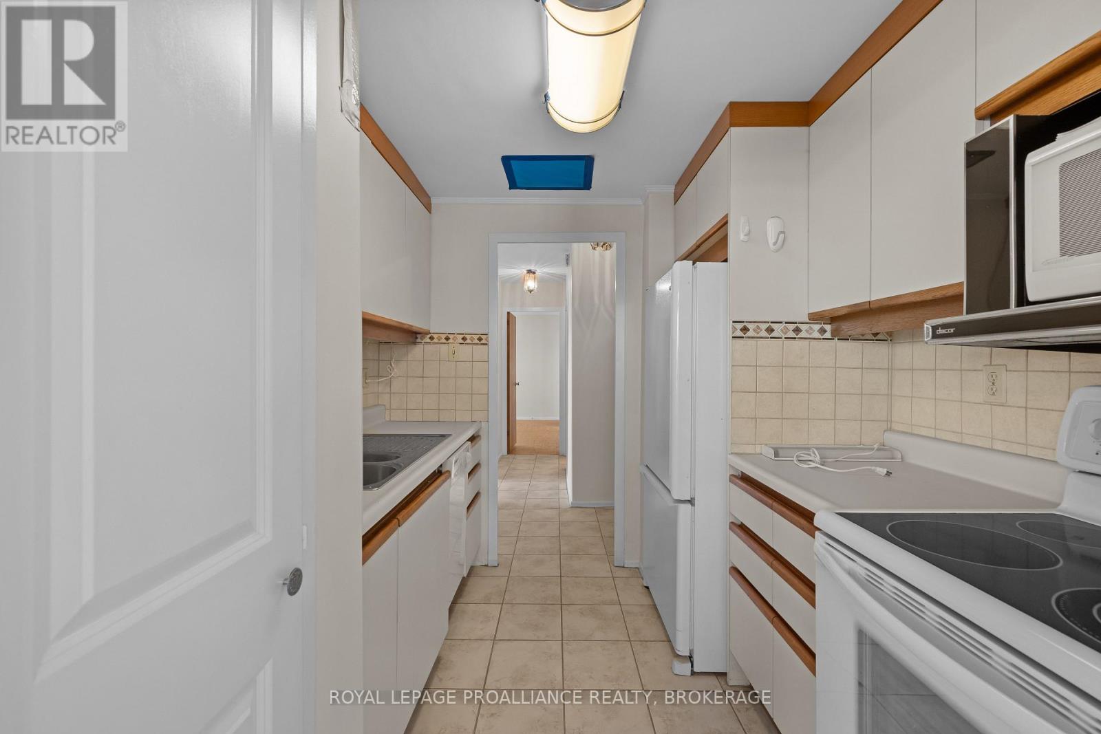 501 - 2 Mowat Avenue, Kingston, Ontario K7M 1K1 - Photo 7 - X12554678