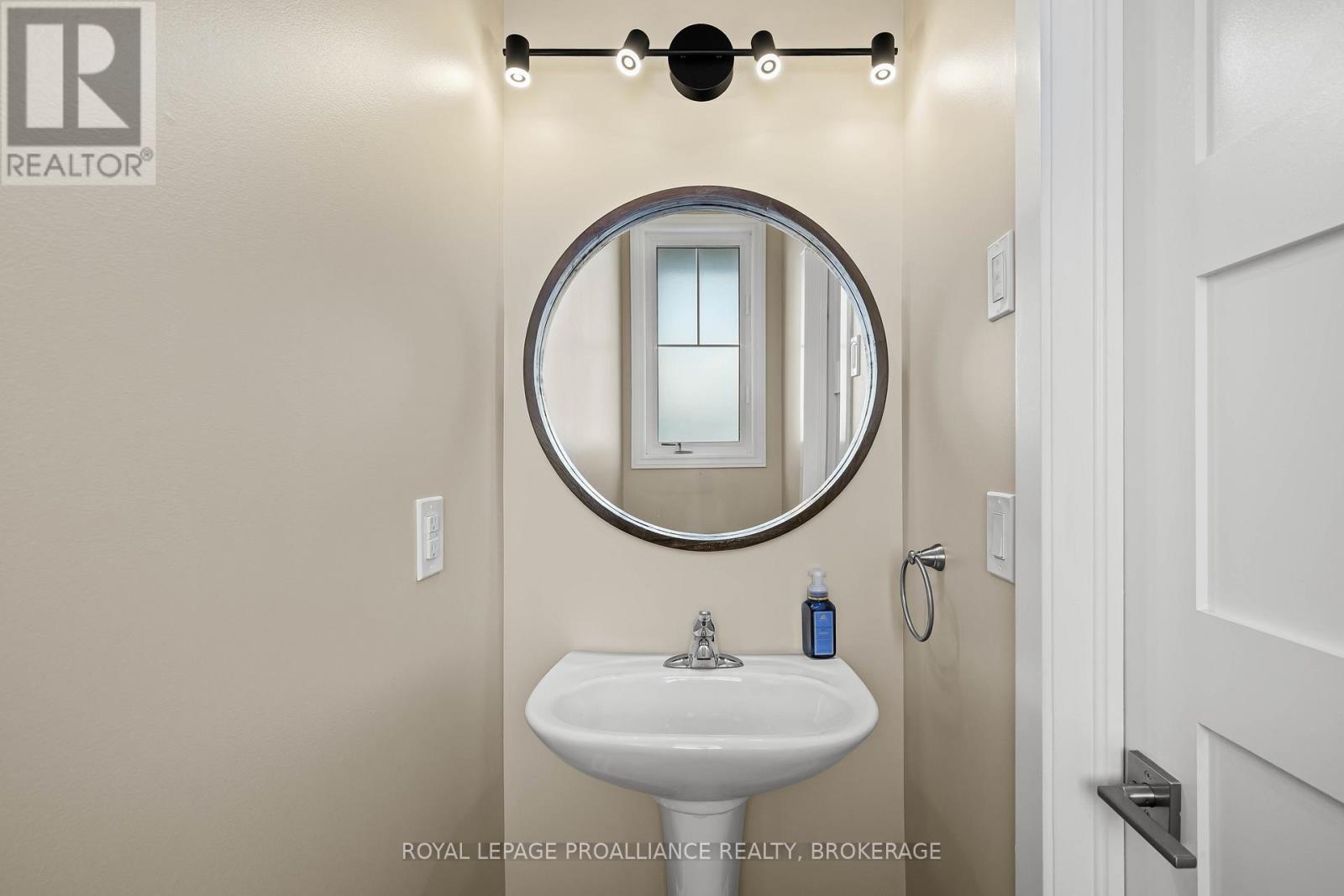 909 Blossom Street, Kingston, Ontario  K7P 0N2 - Photo 6 - X12554830