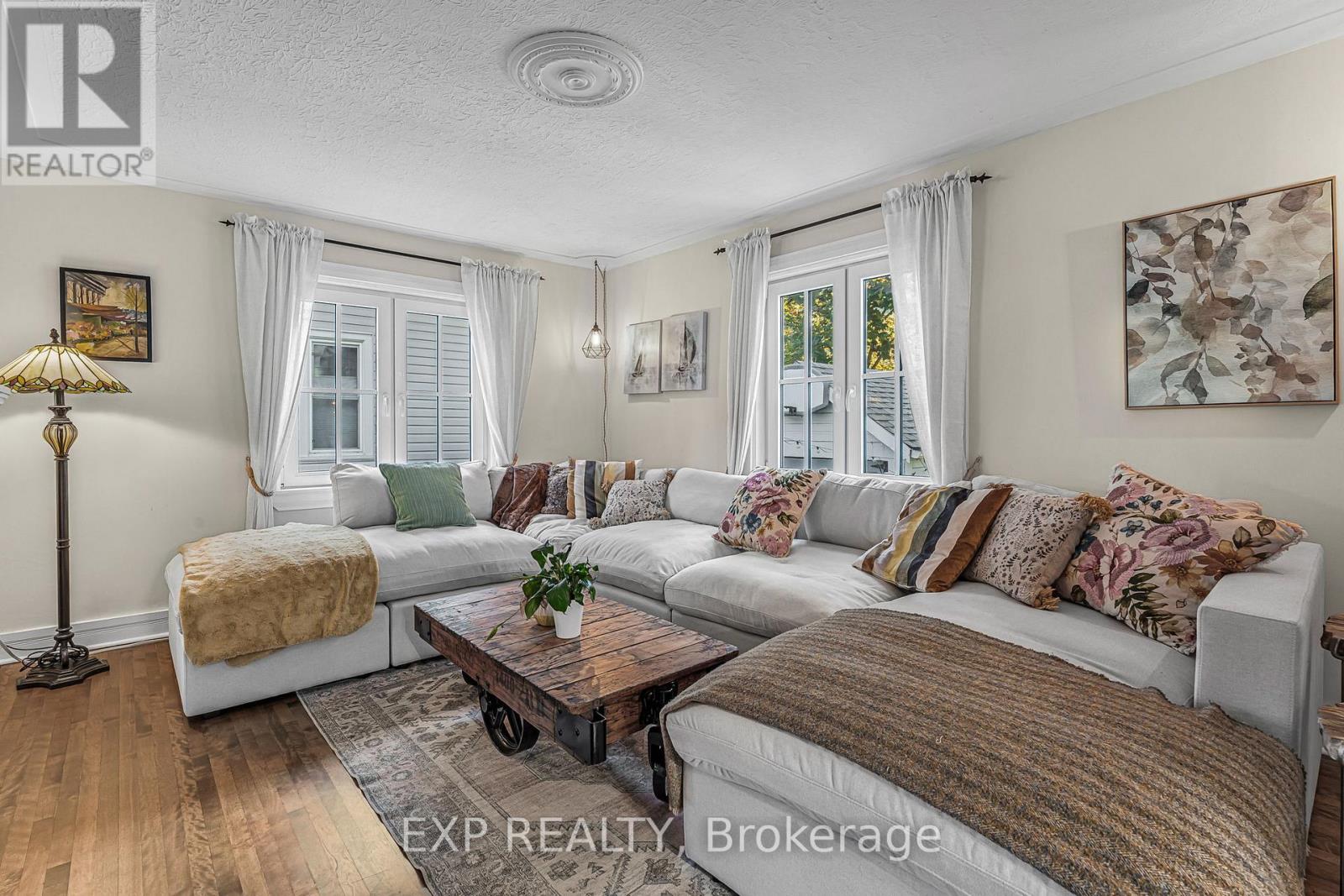 24 Robinson Street S, Grimsby, Ontario  L3M 3C4 - Photo 18 - X12474752