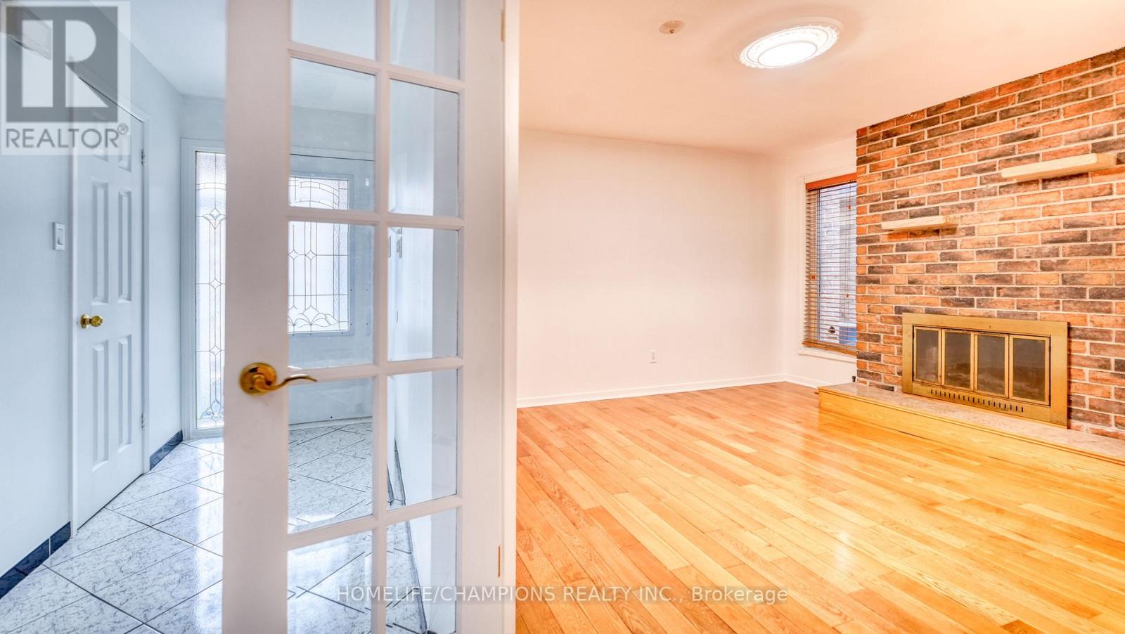 9 Seagrave Crescent, Toronto, Ontario  M1W 3H6 - Photo 4 - E12554604