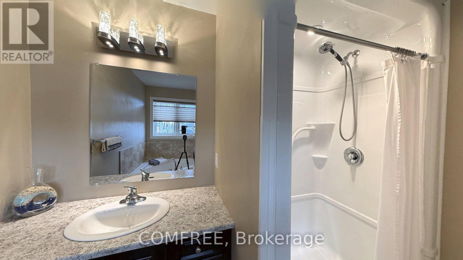 22 Hunter Avenue, Tay (Victoria Harbour), Ontario L0K 2A0 - Photo 21 - S12554800