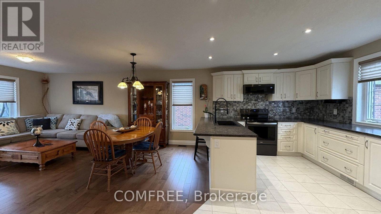 22 Hunter Avenue, Tay (Victoria Harbour), Ontario L0K 2A0 - Photo 8 - S12554800