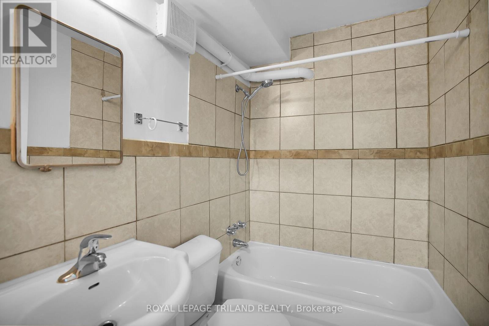 6 - 852 Trafalgar Street, London East, Ontario  N5Z 1E7 - Photo 8 - X12554922