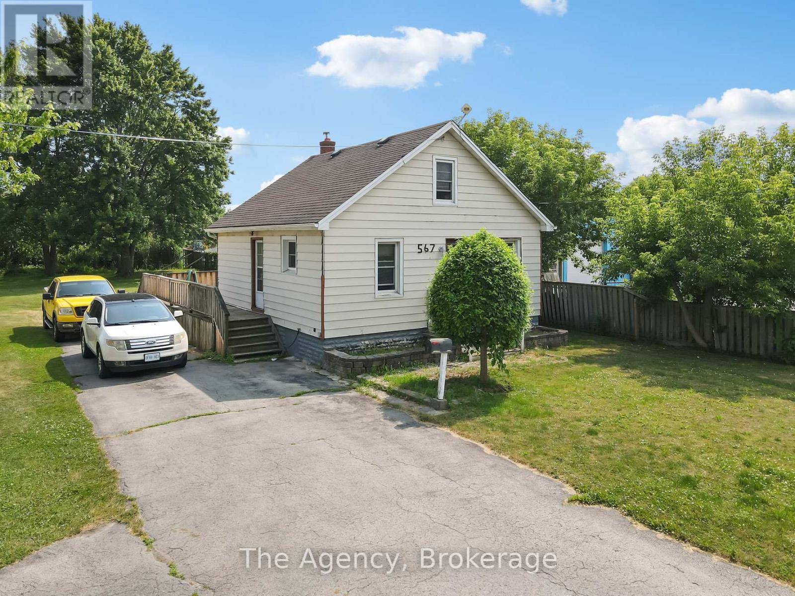 567 Killaly Street E, Port Colborne, Ontario L3K 2J8 - Photo 2 - X12289574