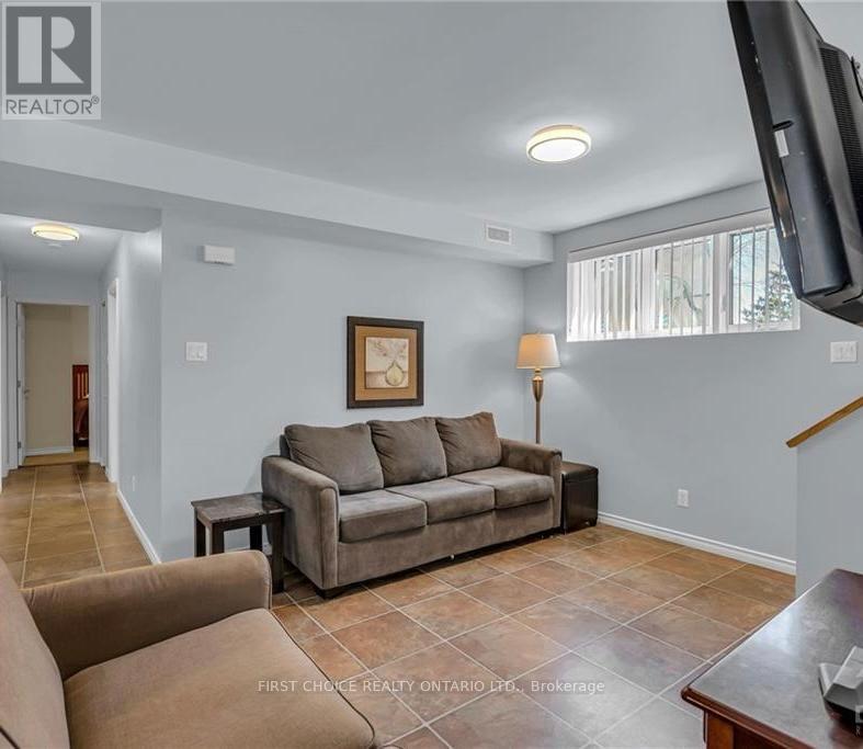 1547 Vercheres Street, Ottawa, Ontario  K1C 7C7 - Photo 10 - X12554892