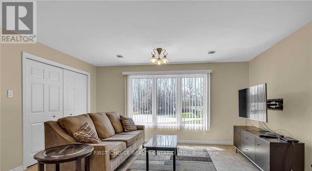 1547 Vercheres Street, Ottawa, Ontario  K1C 7C7 - Photo 25 - X12554892