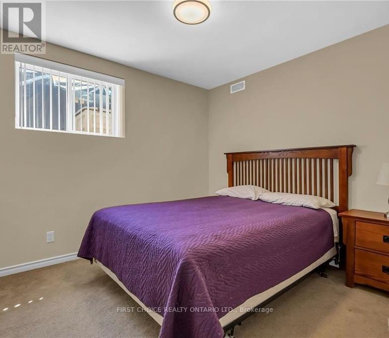 1547 Vercheres Street, Ottawa, Ontario  K1C 7C7 - Photo 8 - X12554892