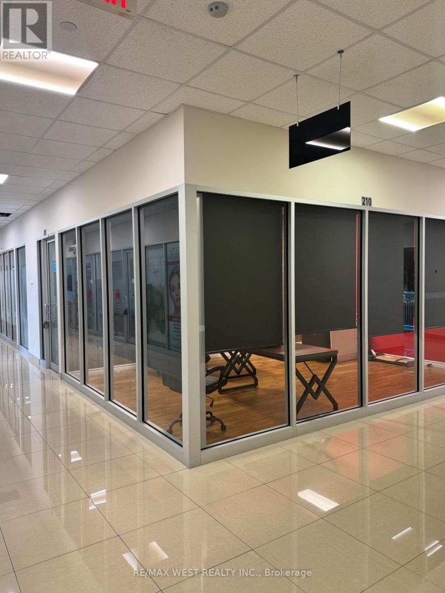 210 - 7163 Yonge Street, Markham, Ontario  L3T 2A9 - Photo 3 - N12534630