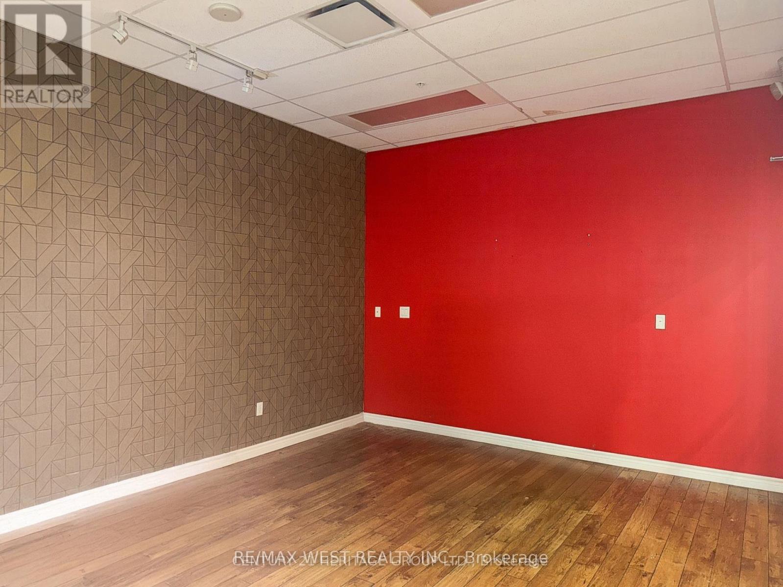 210 - 7163 Yonge Street, Markham, Ontario  L3T 2A9 - Photo 4 - N12534630