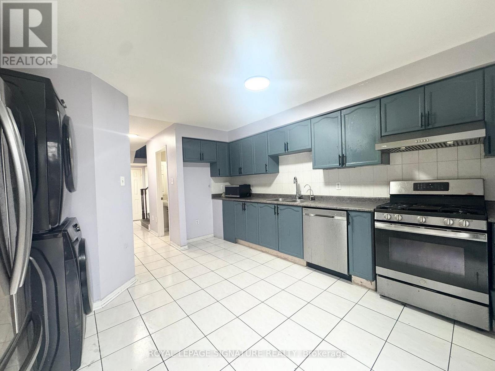 Upper - 13 Southwell Place, Brampton, Ontario  L6Z 4S8 - Photo 5 - W12500660