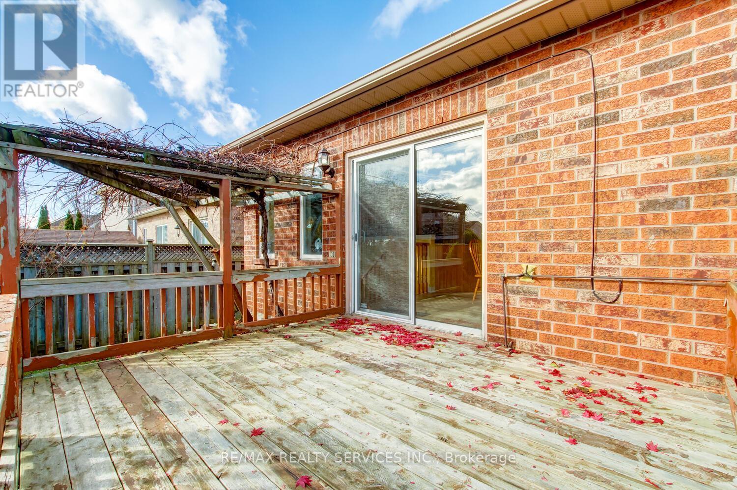 47 Collingwood Avenue, Brampton, Ontario  L7A 1L7 - Photo 43 - W12553832