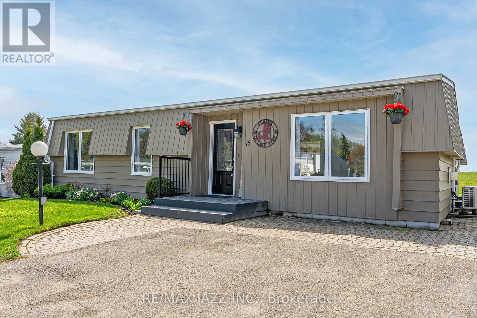 15 Bluffs Road, Clarington, Ontario  L1B 1A3 - Photo 3 - E12481651