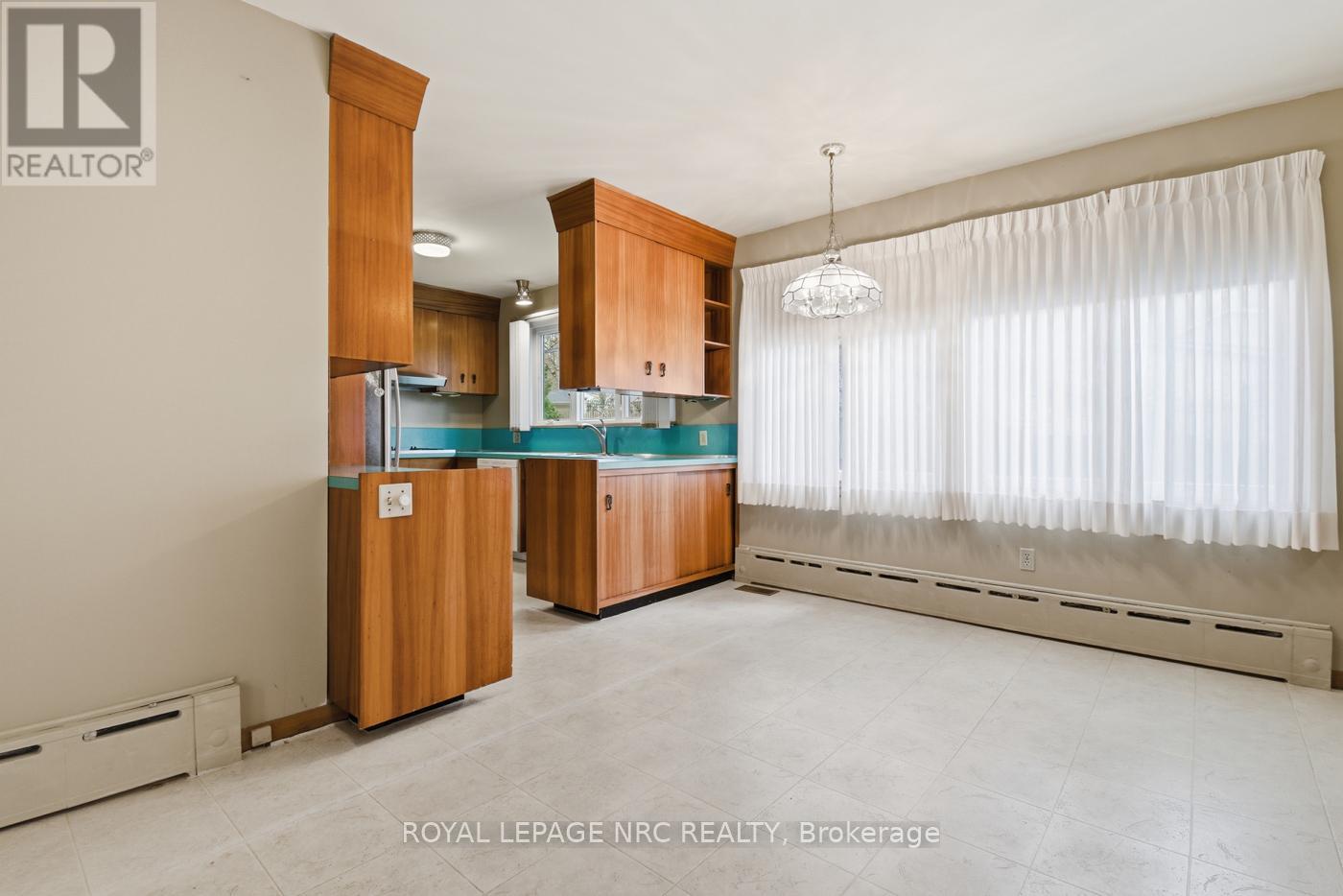 202 Woodside Drive, St. Catharines, Ontario L2T 1X6 - Photo 10 - X12554696