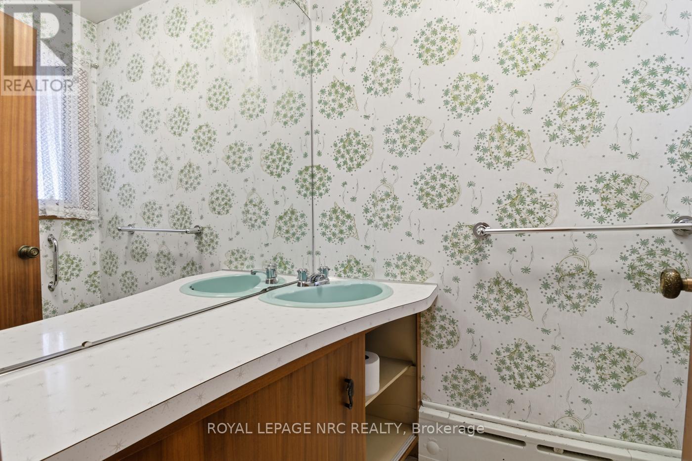 202 Woodside Drive, St. Catharines, Ontario L2T 1X6 - Photo 14 - X12554696