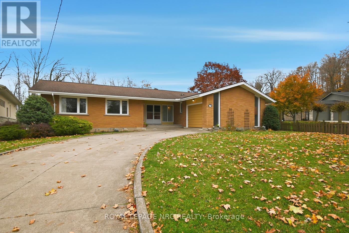 202 Woodside Drive, St. Catharines, Ontario L2T 1X6 - Photo 2 - X12554696