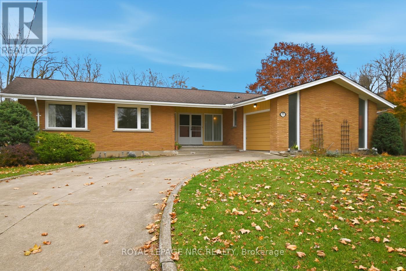 202 Woodside Drive, St. Catharines, Ontario L2T 1X6 - Photo 3 - X12554696