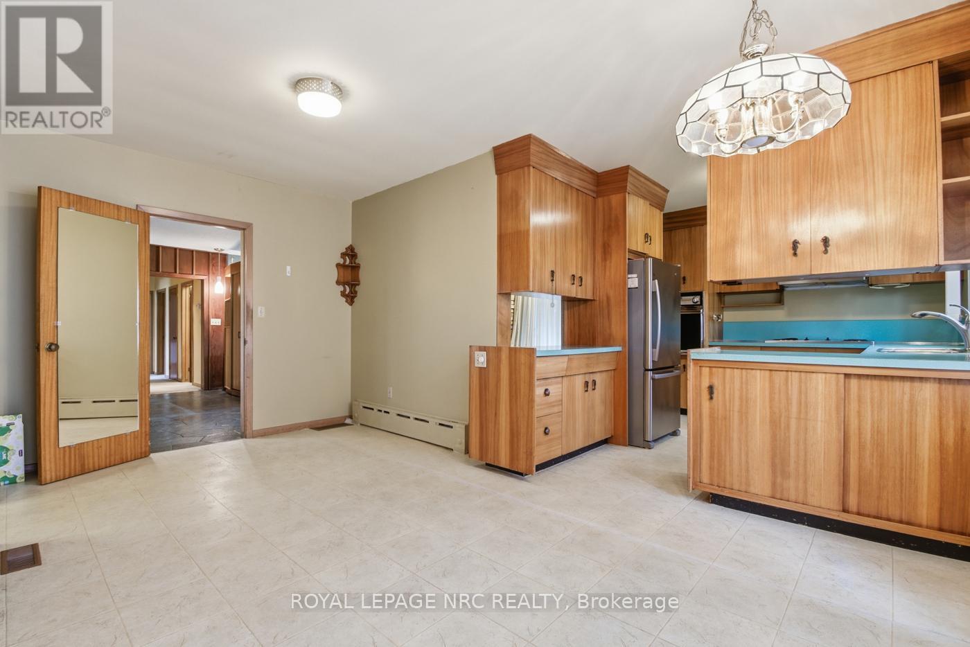 202 Woodside Drive, St. Catharines, Ontario L2T 1X6 - Photo 7 - X12554696