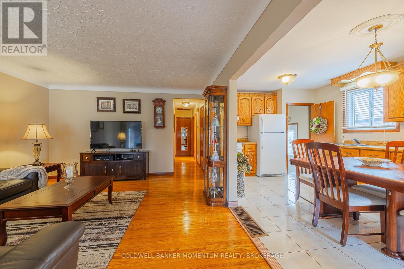 47 Kilgour Avenue, Welland, Ontario  L3C 2P8 - Photo 8 - X12554880