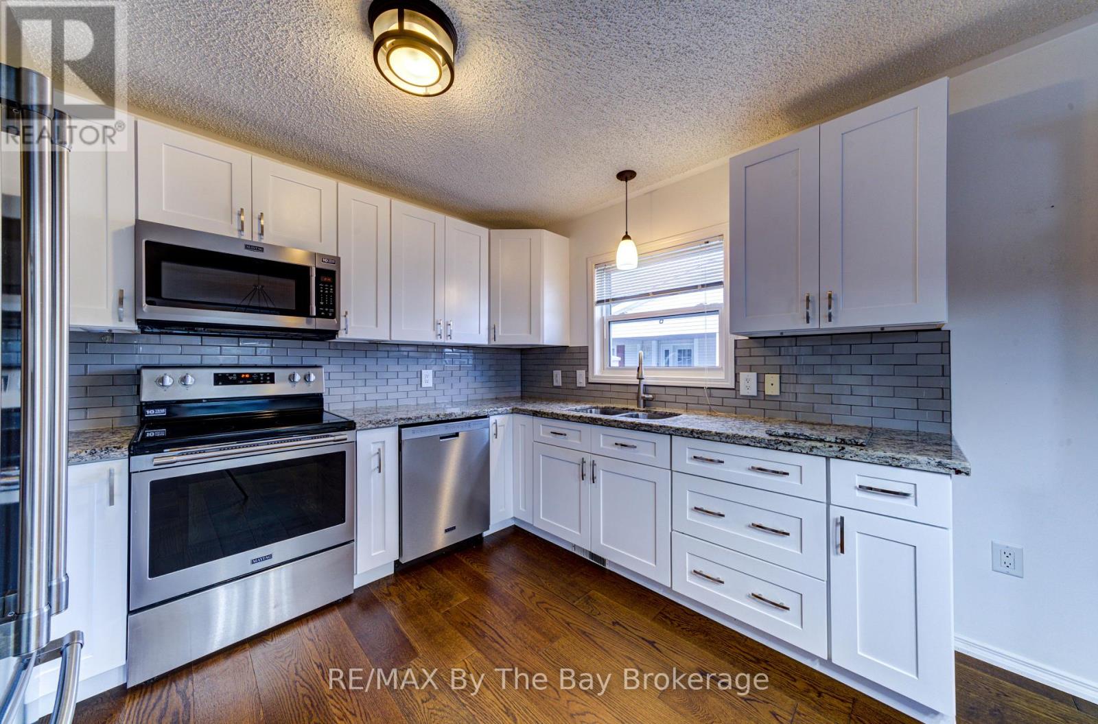 45 Indiana Avenue, Wasaga Beach, Ontario  L9Z 3A8 - Photo 10 - S12554862