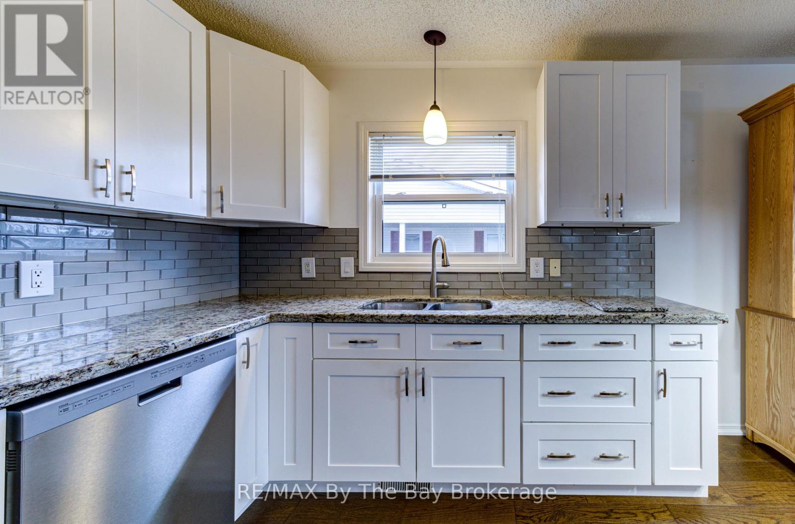 45 Indiana Avenue, Wasaga Beach, Ontario  L9Z 3A8 - Photo 11 - S12554862