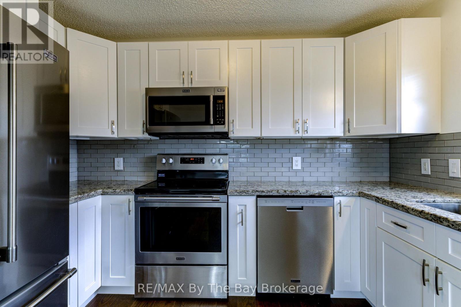 45 Indiana Avenue, Wasaga Beach, Ontario  L9Z 3A8 - Photo 12 - S12554862