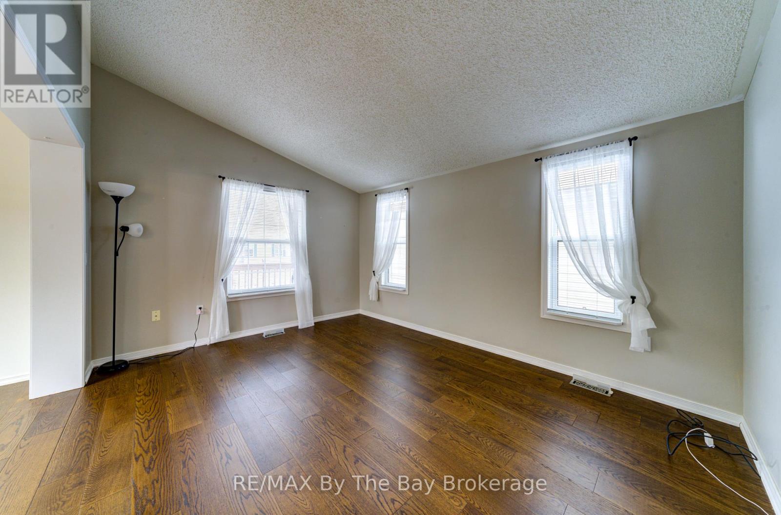 45 Indiana Avenue, Wasaga Beach, Ontario  L9Z 3A8 - Photo 16 - S12554862