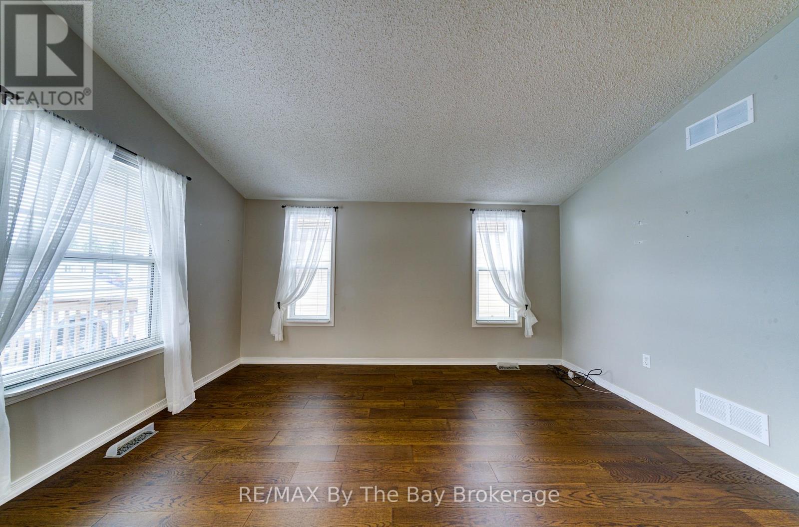 45 Indiana Avenue, Wasaga Beach, Ontario  L9Z 3A8 - Photo 18 - S12554862