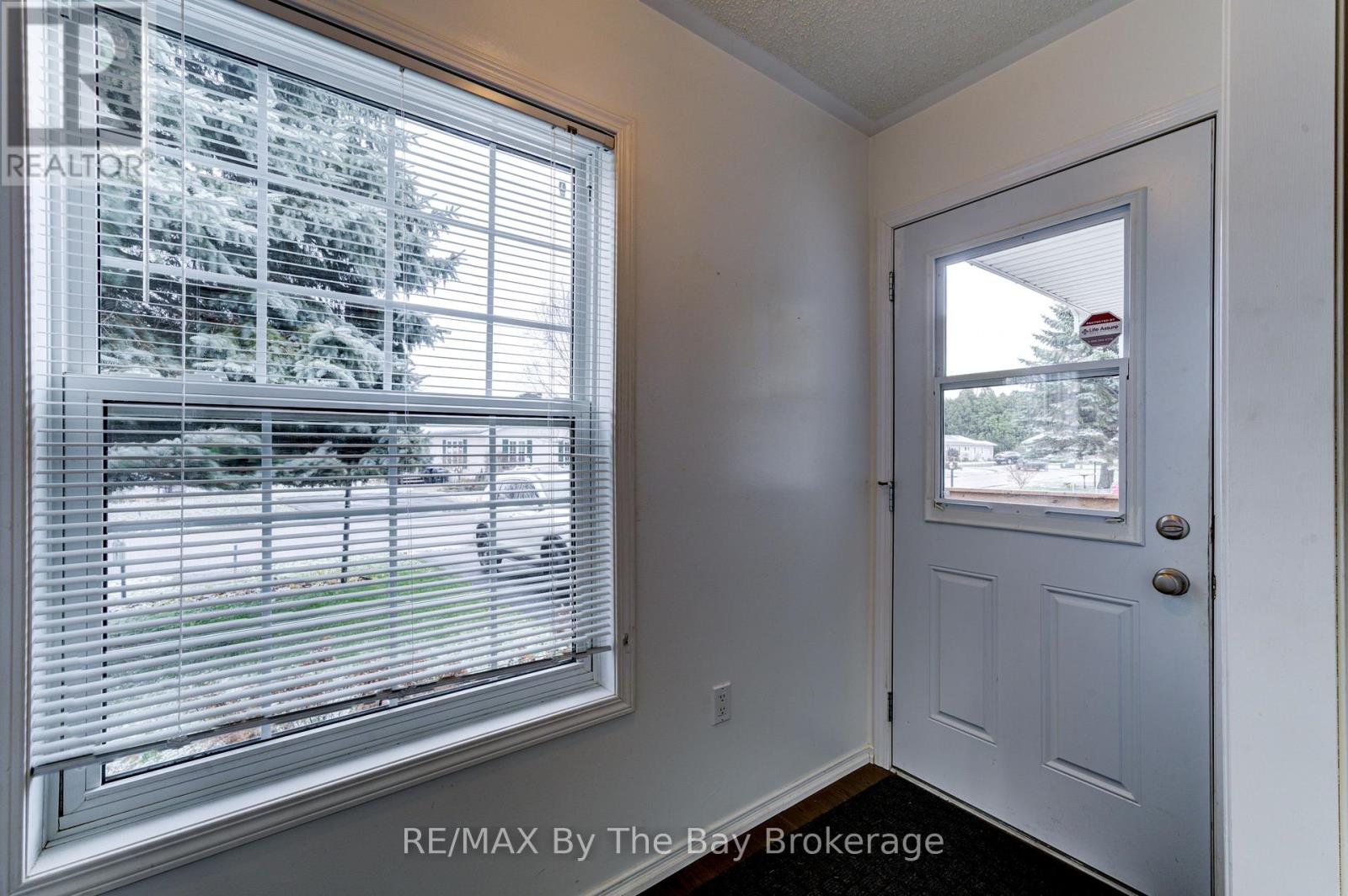 45 Indiana Avenue, Wasaga Beach, Ontario  L9Z 3A8 - Photo 5 - S12554862