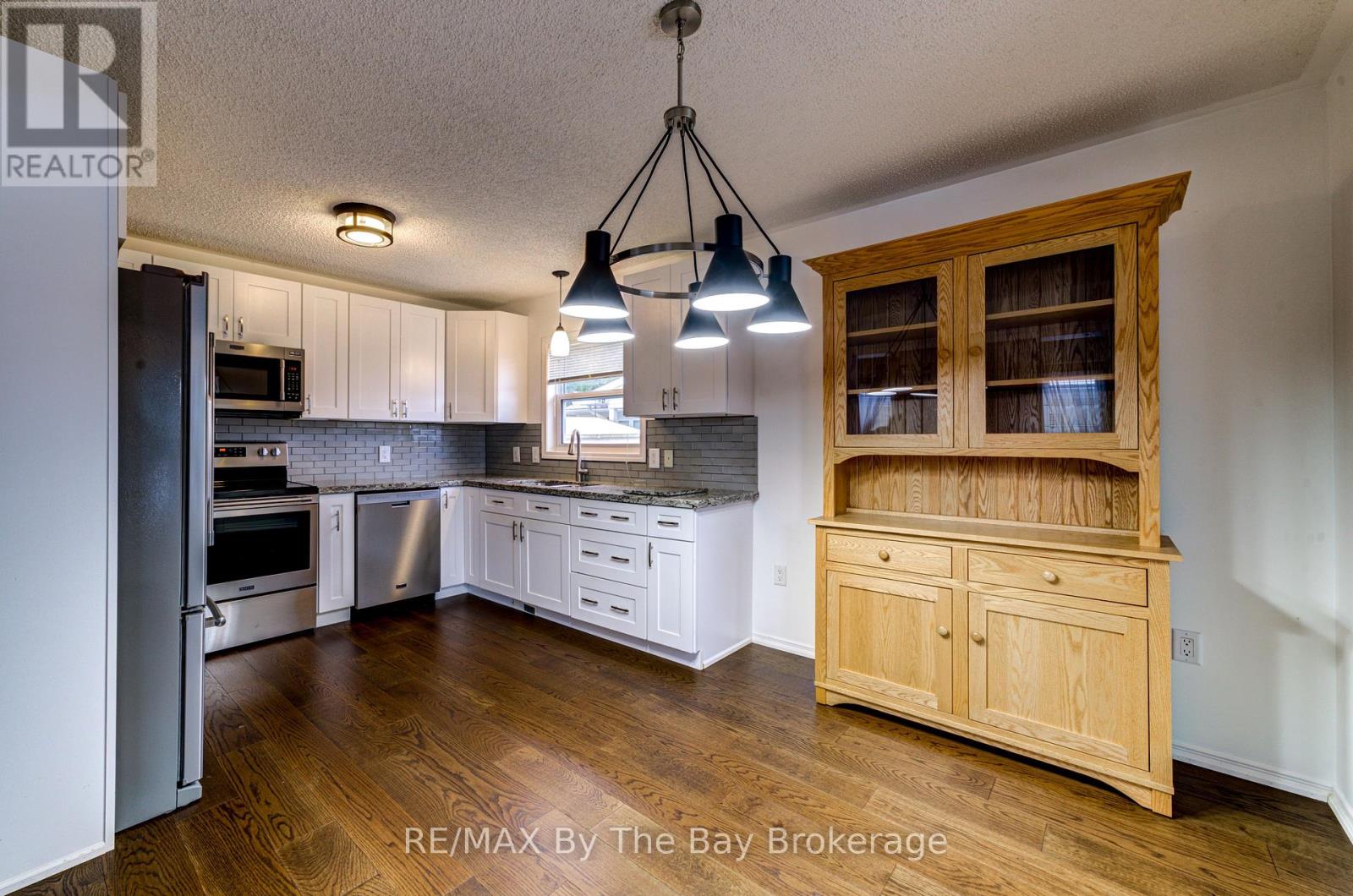 45 Indiana Avenue, Wasaga Beach, Ontario  L9Z 3A8 - Photo 8 - S12554862