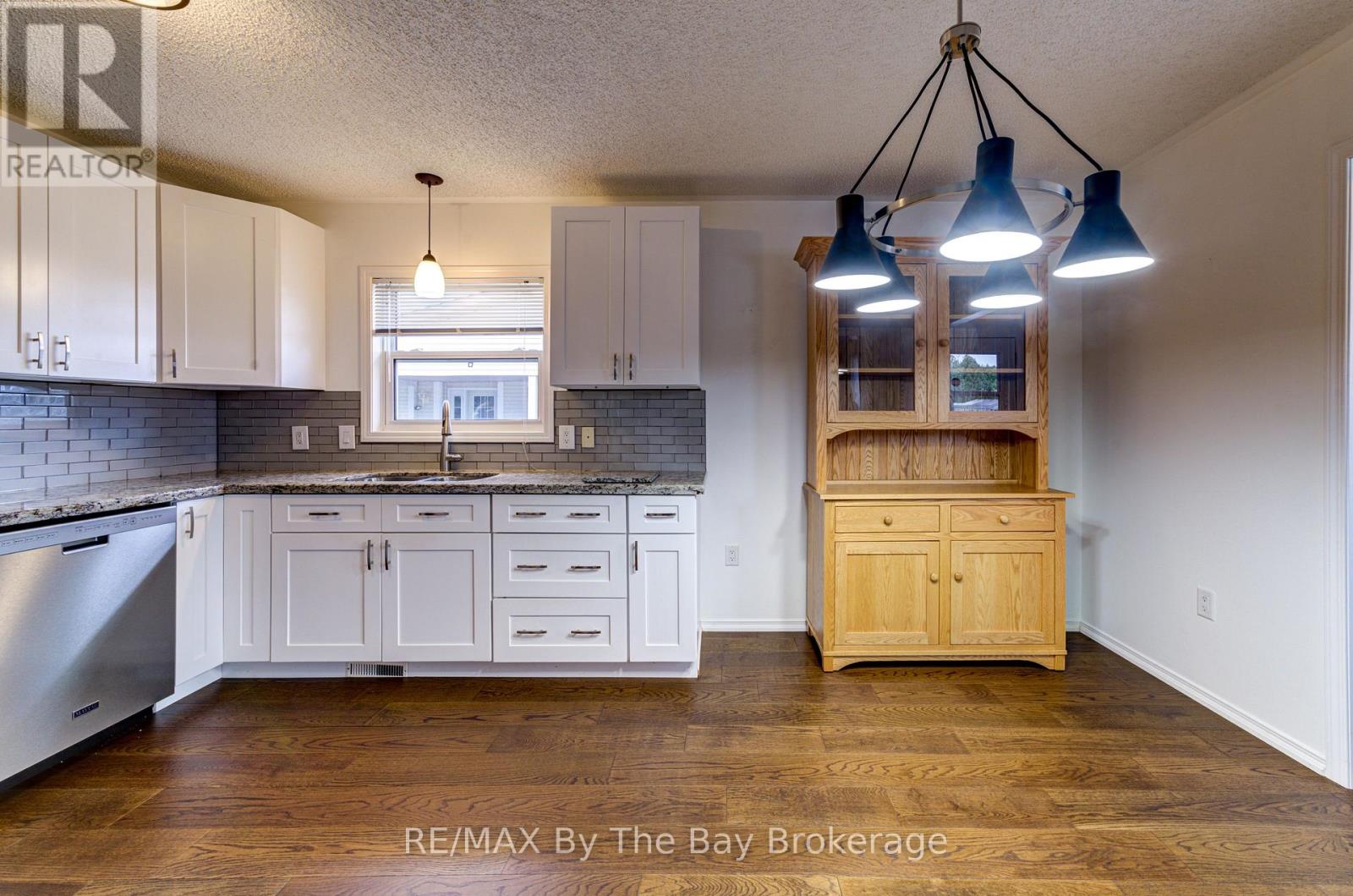 45 Indiana Avenue, Wasaga Beach, Ontario  L9Z 3A8 - Photo 9 - S12554862