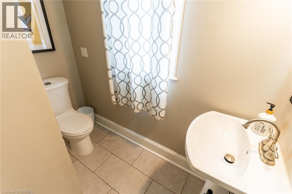 24 Lincoln Avenue, Brantford, Ontario N3T 4S4 - Photo 8 - 40787819