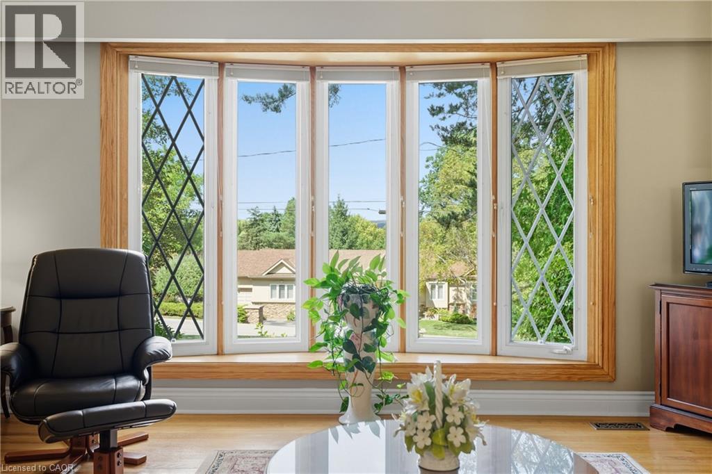 894 Bishop Place, Ancaster, Ontario  L9G 3E5 - Photo 7 - 40768783