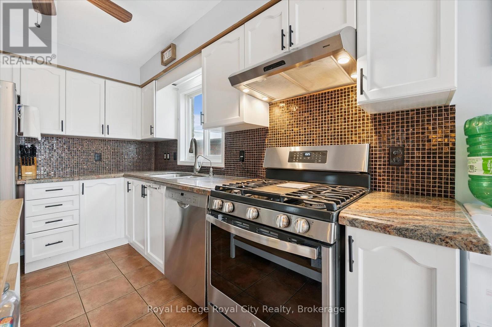 6 Berry Drive, Guelph, Ontario  N1C 1G8 - Photo 11 - X12554774