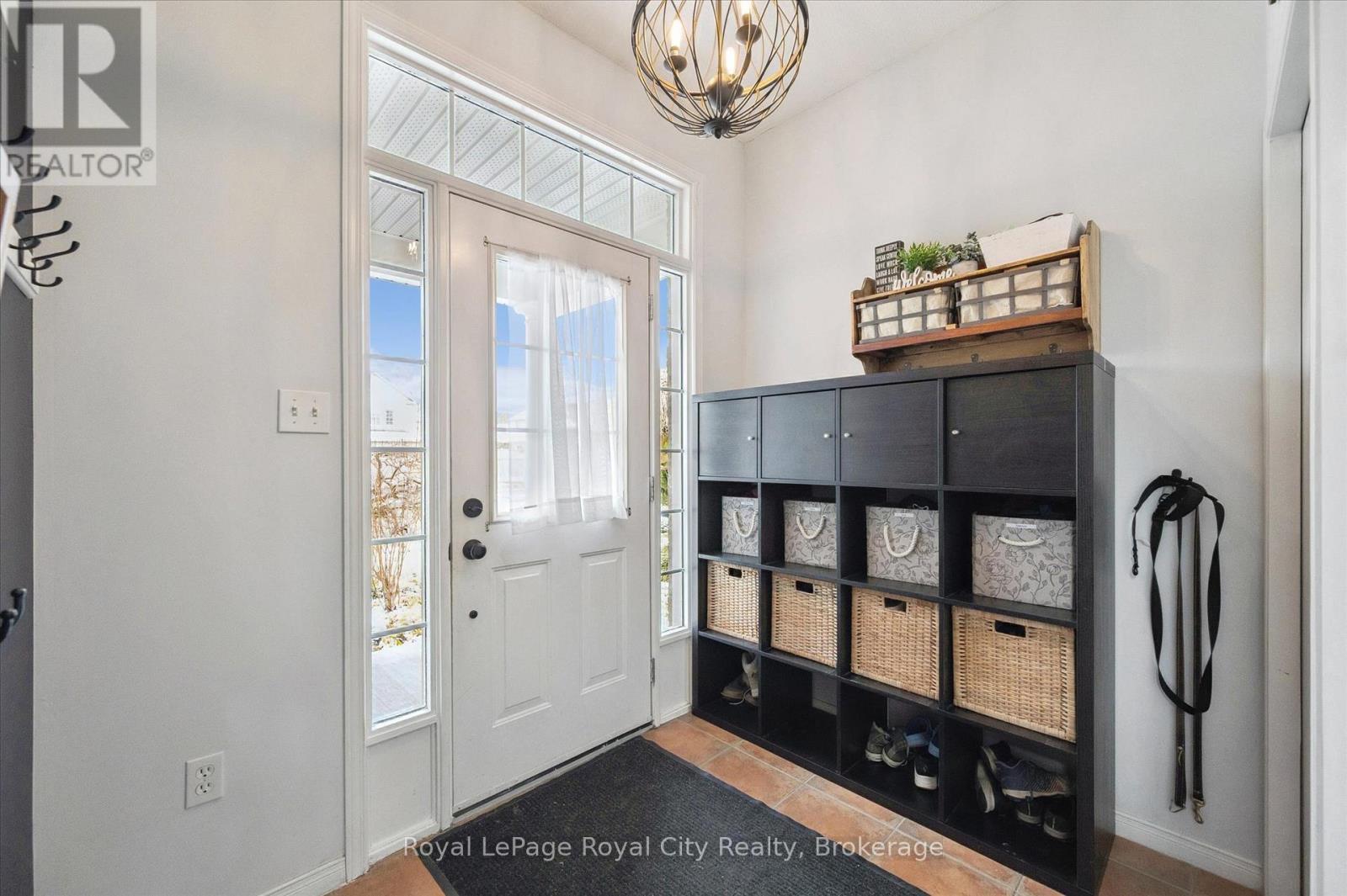 6 Berry Drive, Guelph, Ontario  N1C 1G8 - Photo 3 - X12554774