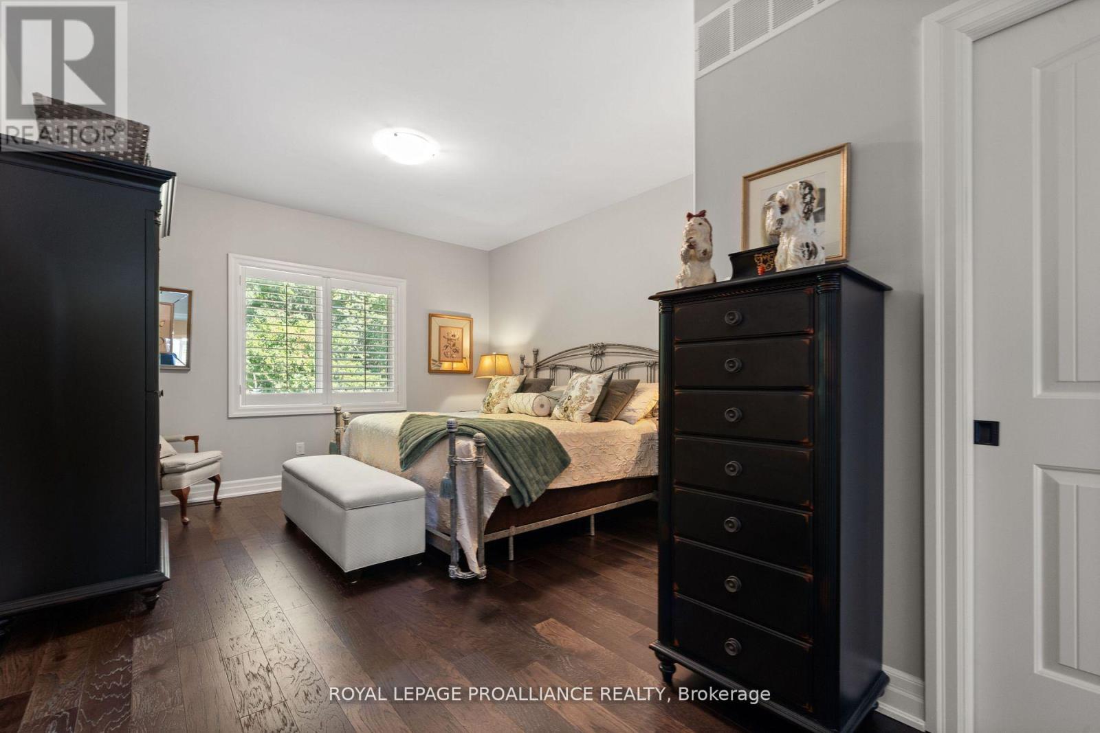 27 Autumn Grove, Quinte West, Ontario K8V 0G9 - Photo 11 - X12554708