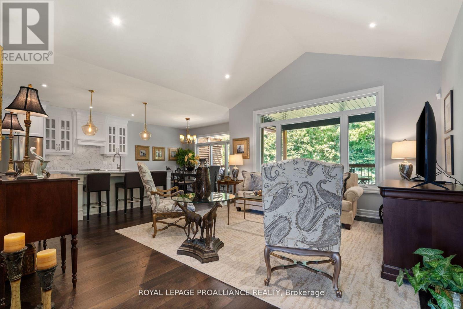 27 Autumn Grove, Quinte West, Ontario K8V 0G9 - Photo 16 - X12554708