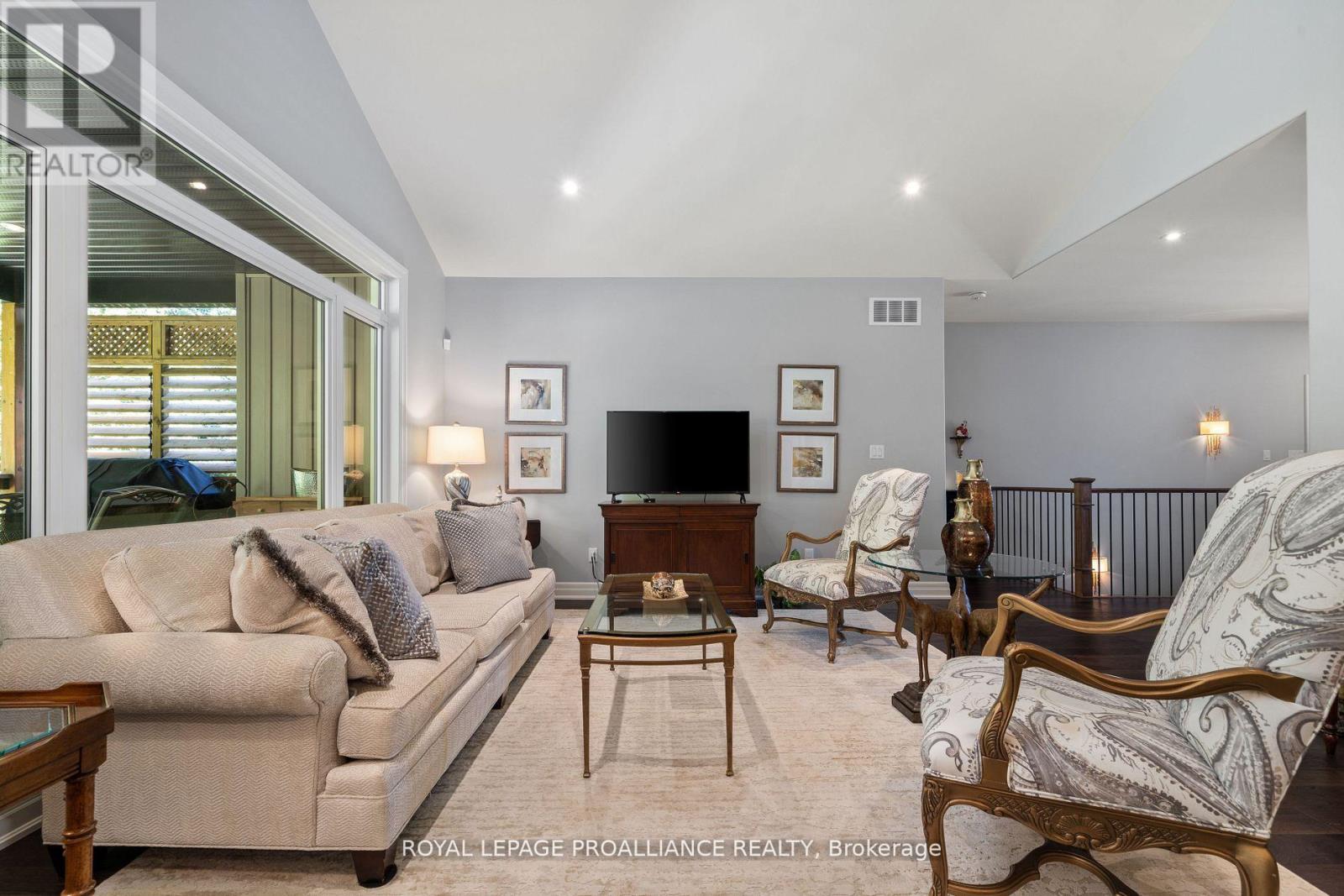 27 Autumn Grove, Quinte West, Ontario K8V 0G9 - Photo 17 - X12554708