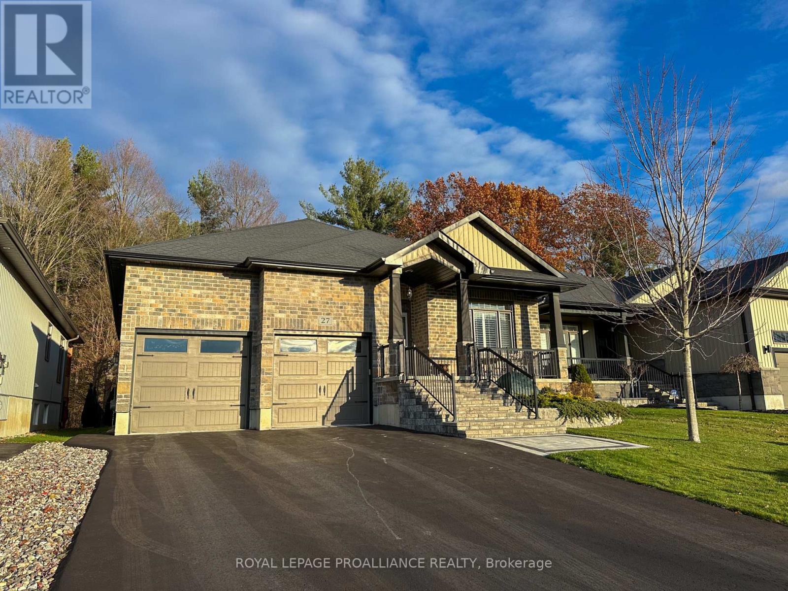 27 Autumn Grove, Quinte West, Ontario K8V 0G9 - Photo 2 - X12554708